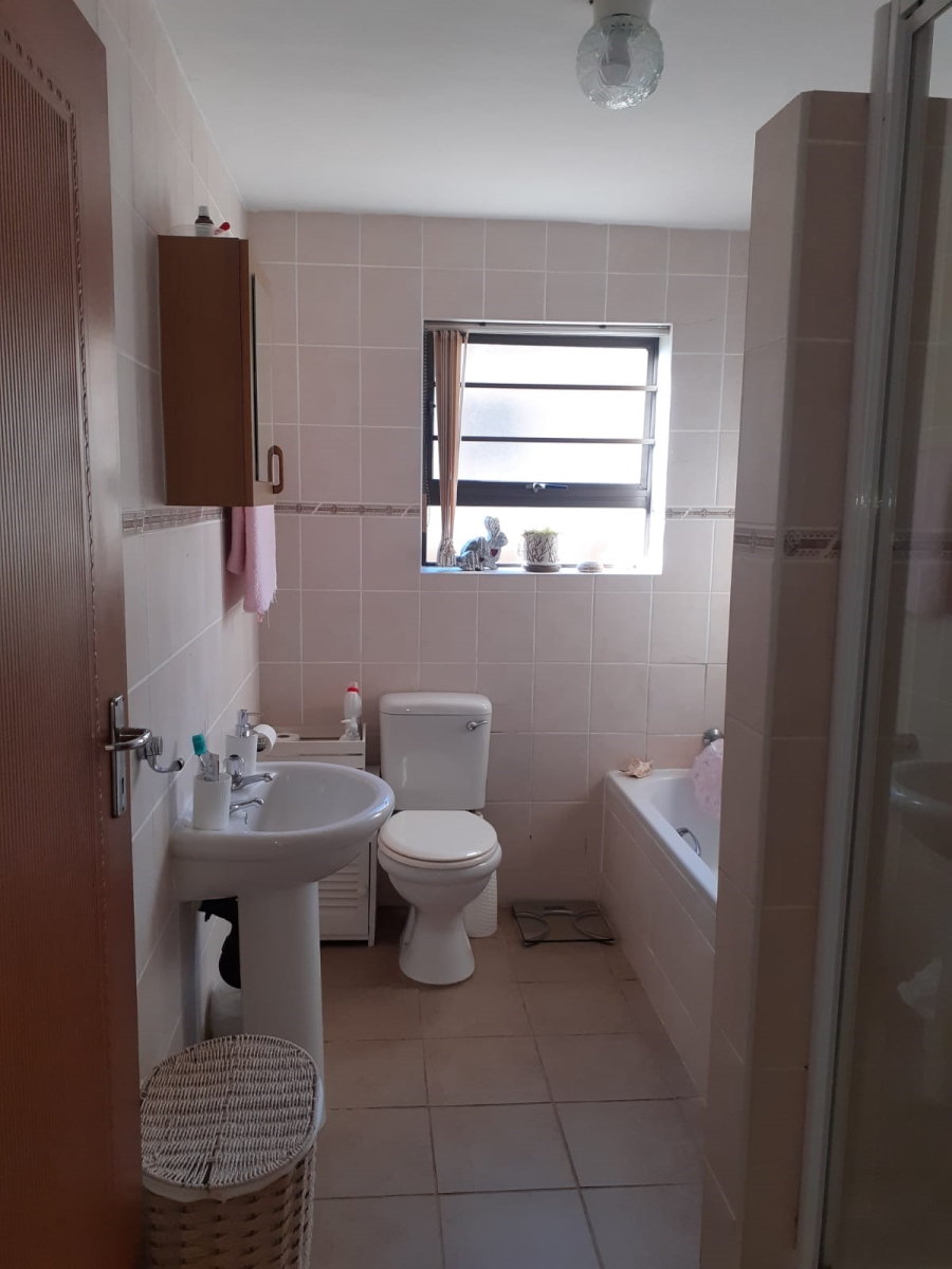 To Let 2 Bedroom Property for Rent in Wavecrest Eastern Cape